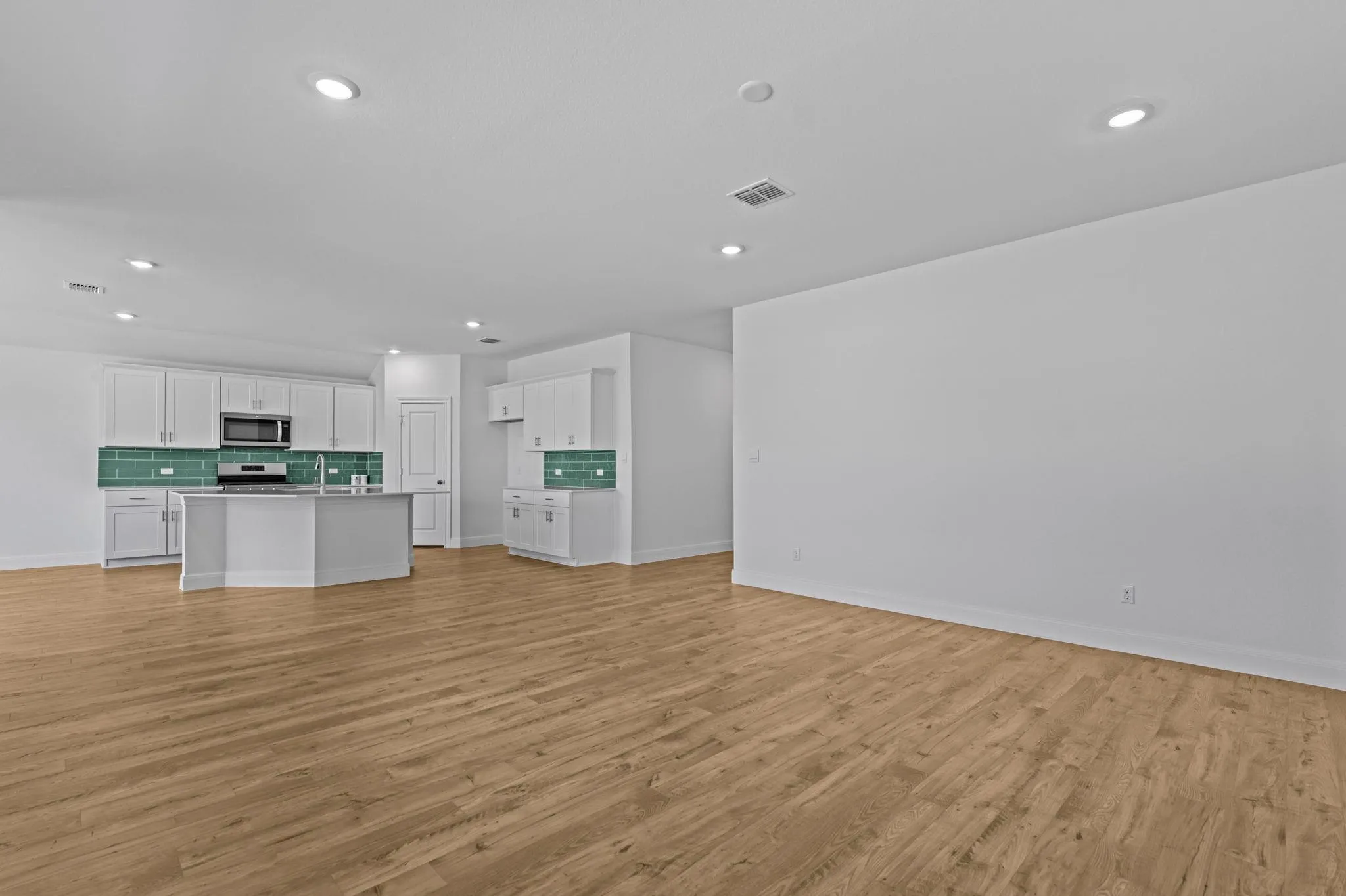 Photo 4 of 156 GREAT NORTHERN DR
