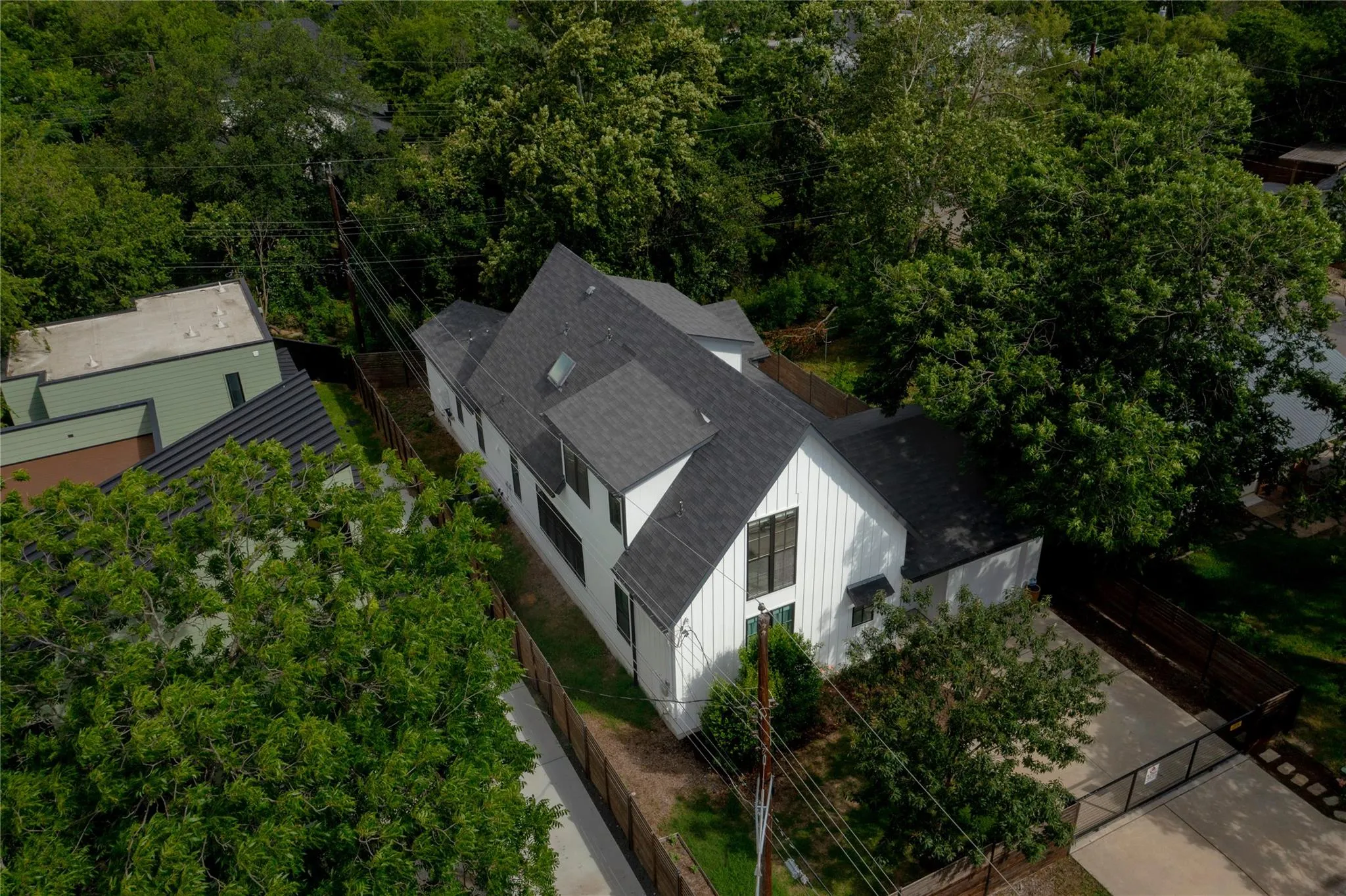 Photo 3 of 3102 BRINWOOD AVE