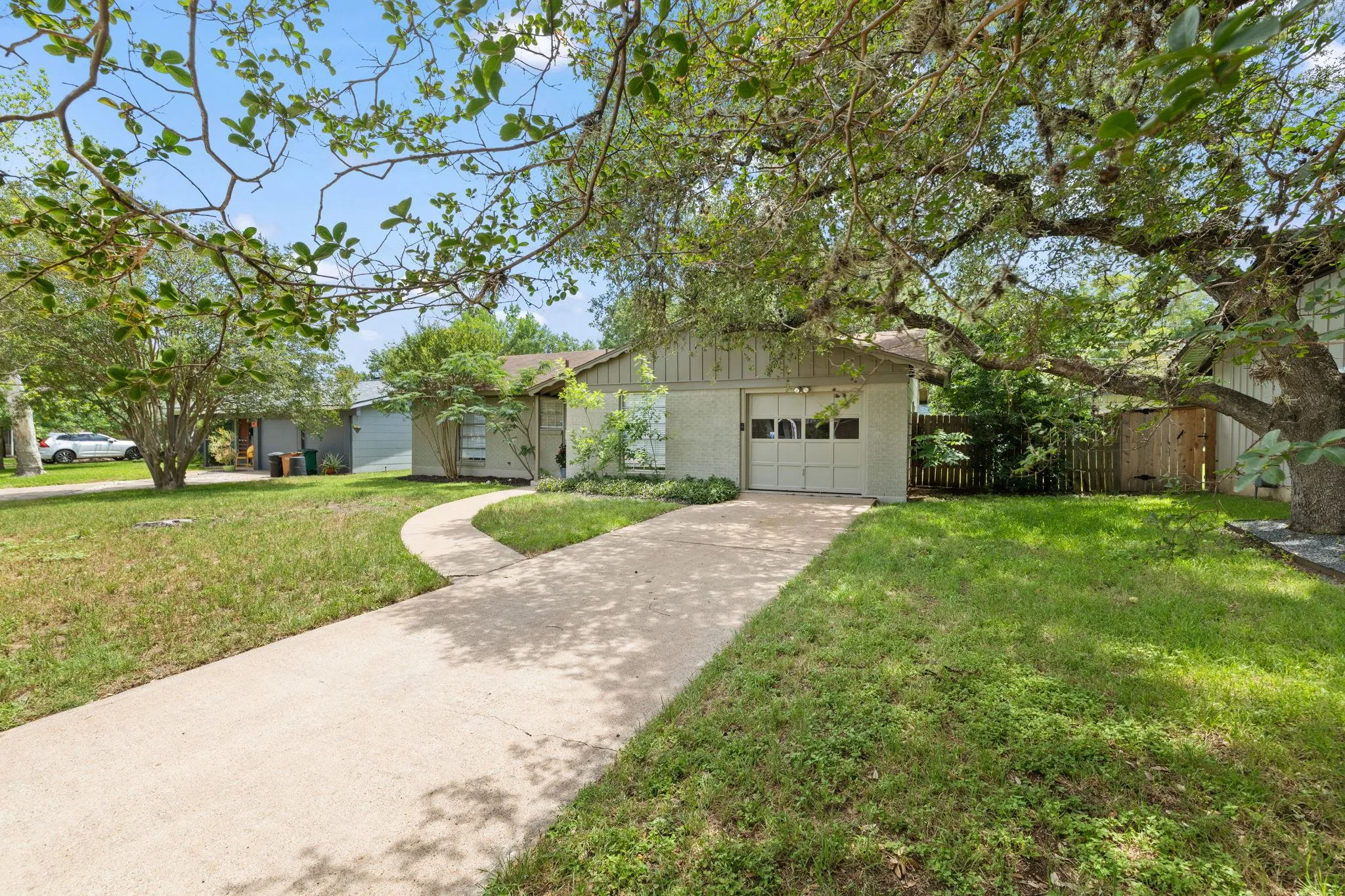 Photo of 2015 FAIR OAKS DR, Austin, TX, 78745