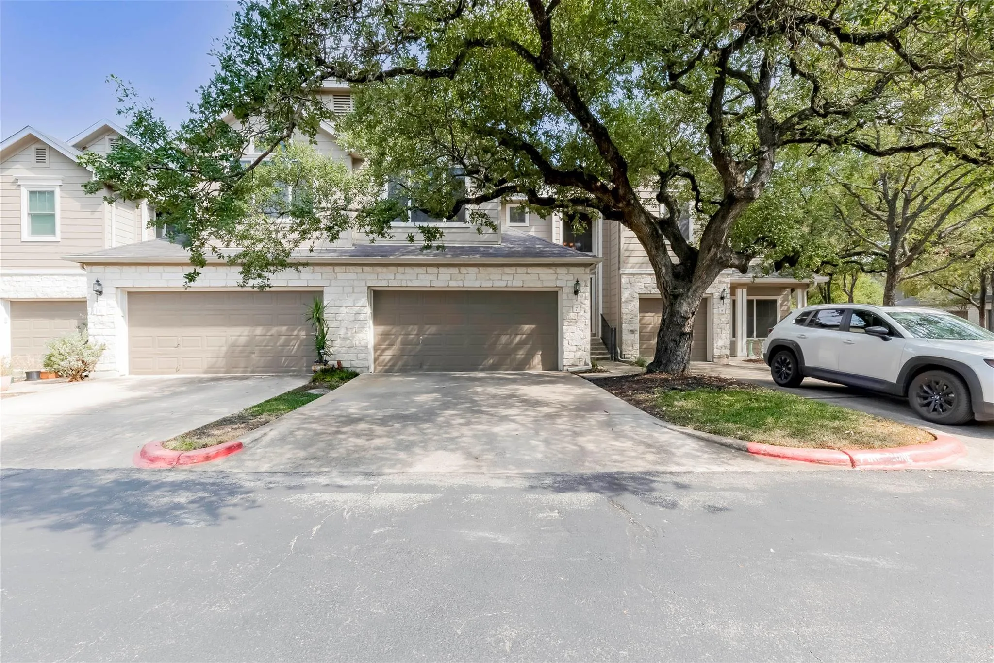 Photo 2 of 4501 WHISPERING VALLEY DR #7