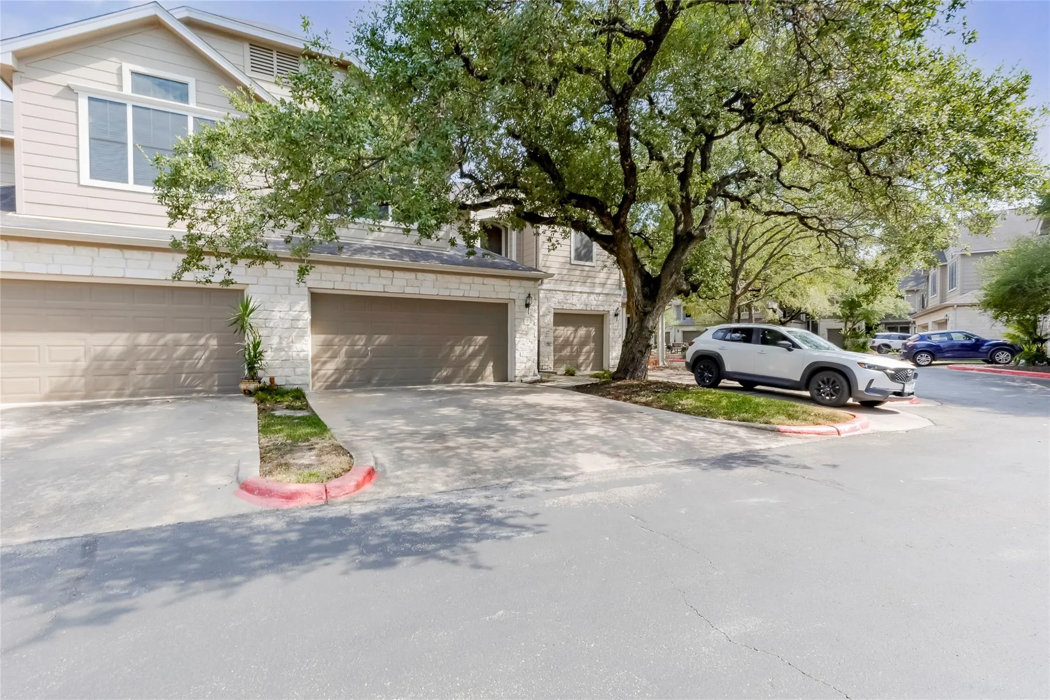 Photo 3 of 4501 WHISPERING VALLEY DR #7