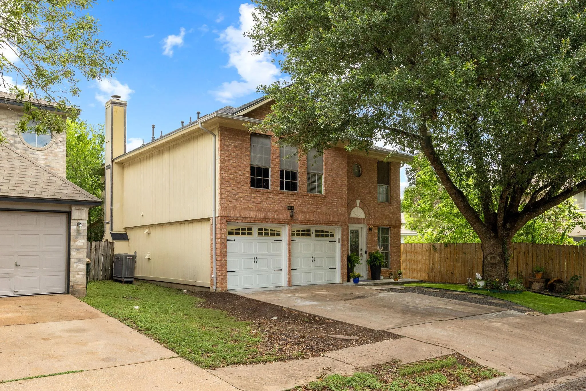 Photo 2 of 908 TAYSIDE DR