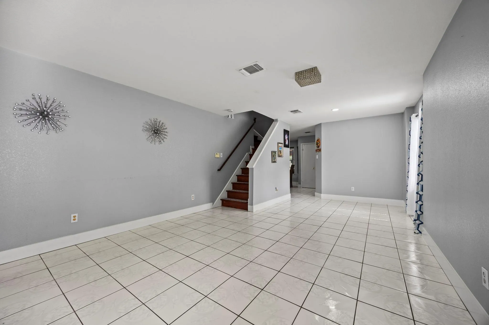 Photo 5 of 908 TAYSIDE DR