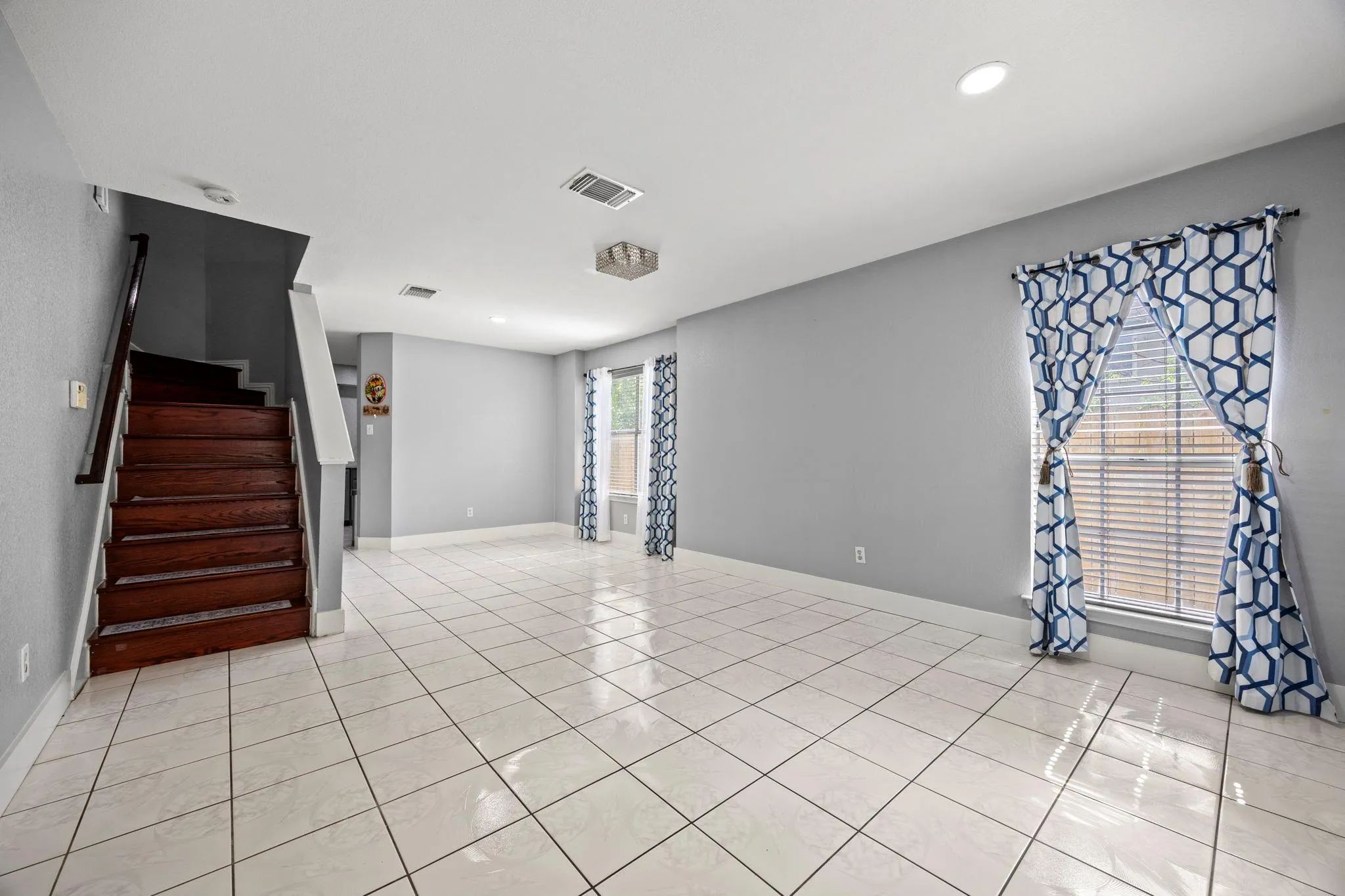 Photo 4 of 908 TAYSIDE DR