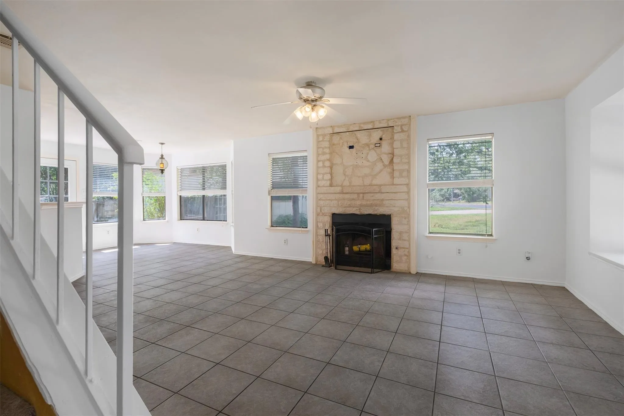 Photo 3 of 10501 BILBROOK PL