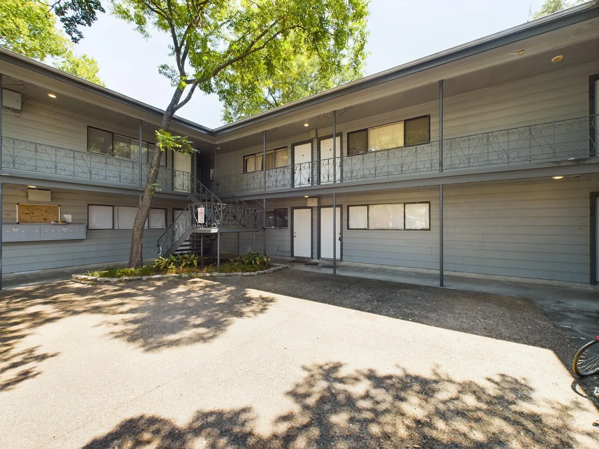Photo 2 of 803 W 28TH ST #202