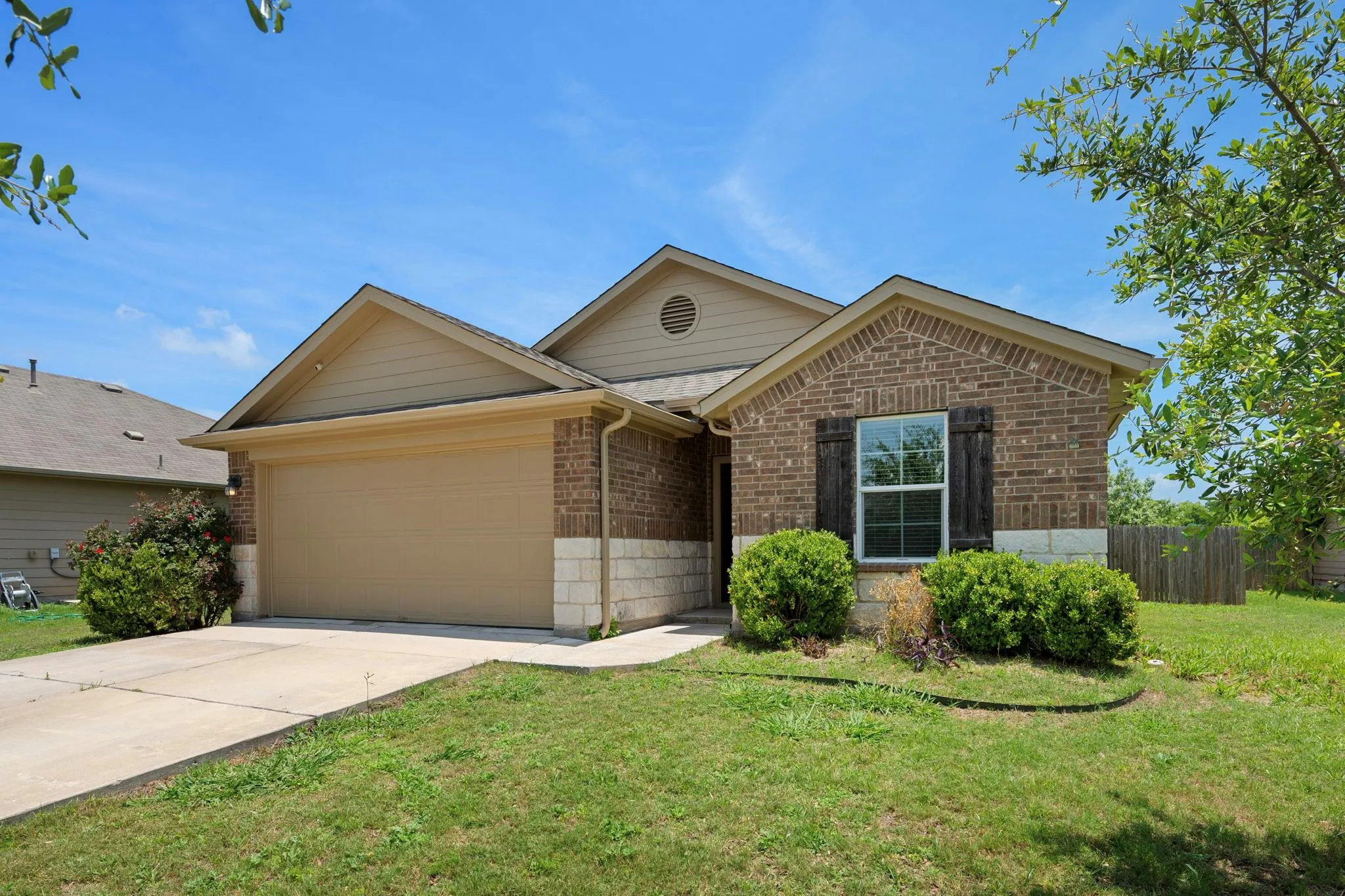 Photo of 533 LUNA VISTA DR, Hutto, TX, 78634