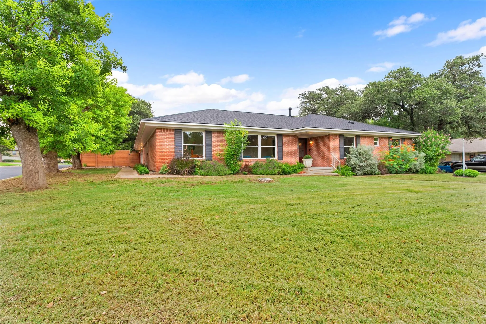 Photo 3 of 1308 CARDINAL HILL CIR
