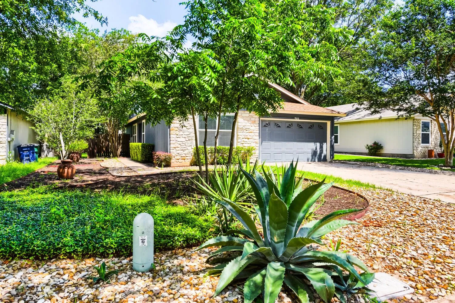 Photo of 9616 HOLLY SPRINGS DR, Austin, TX, 78748