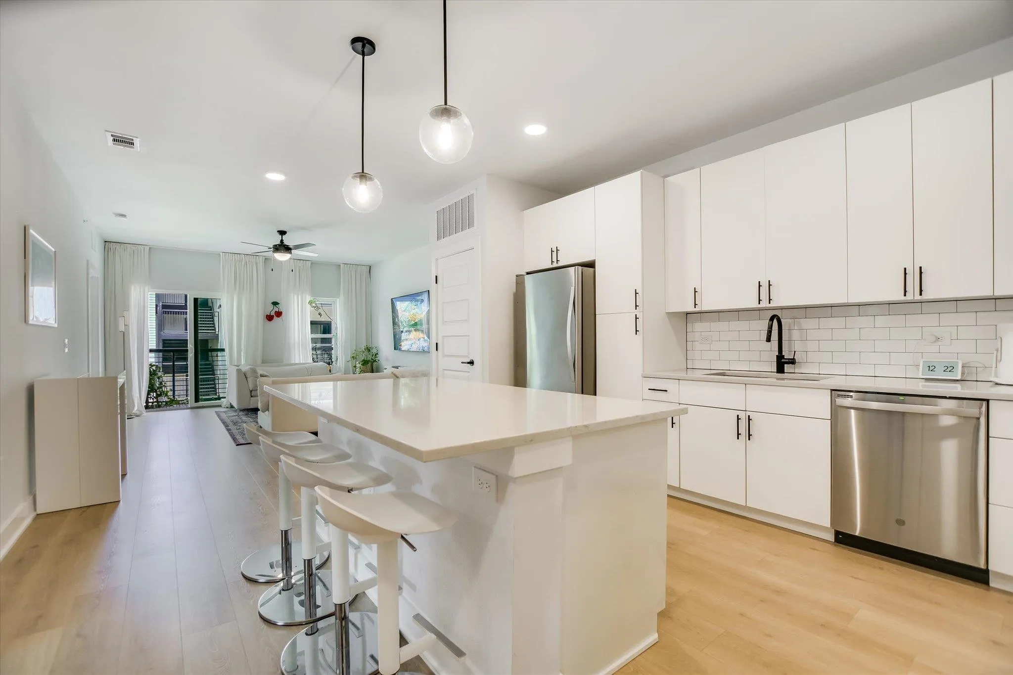 Photo 4 of 3101 GOVALLE AVE #209