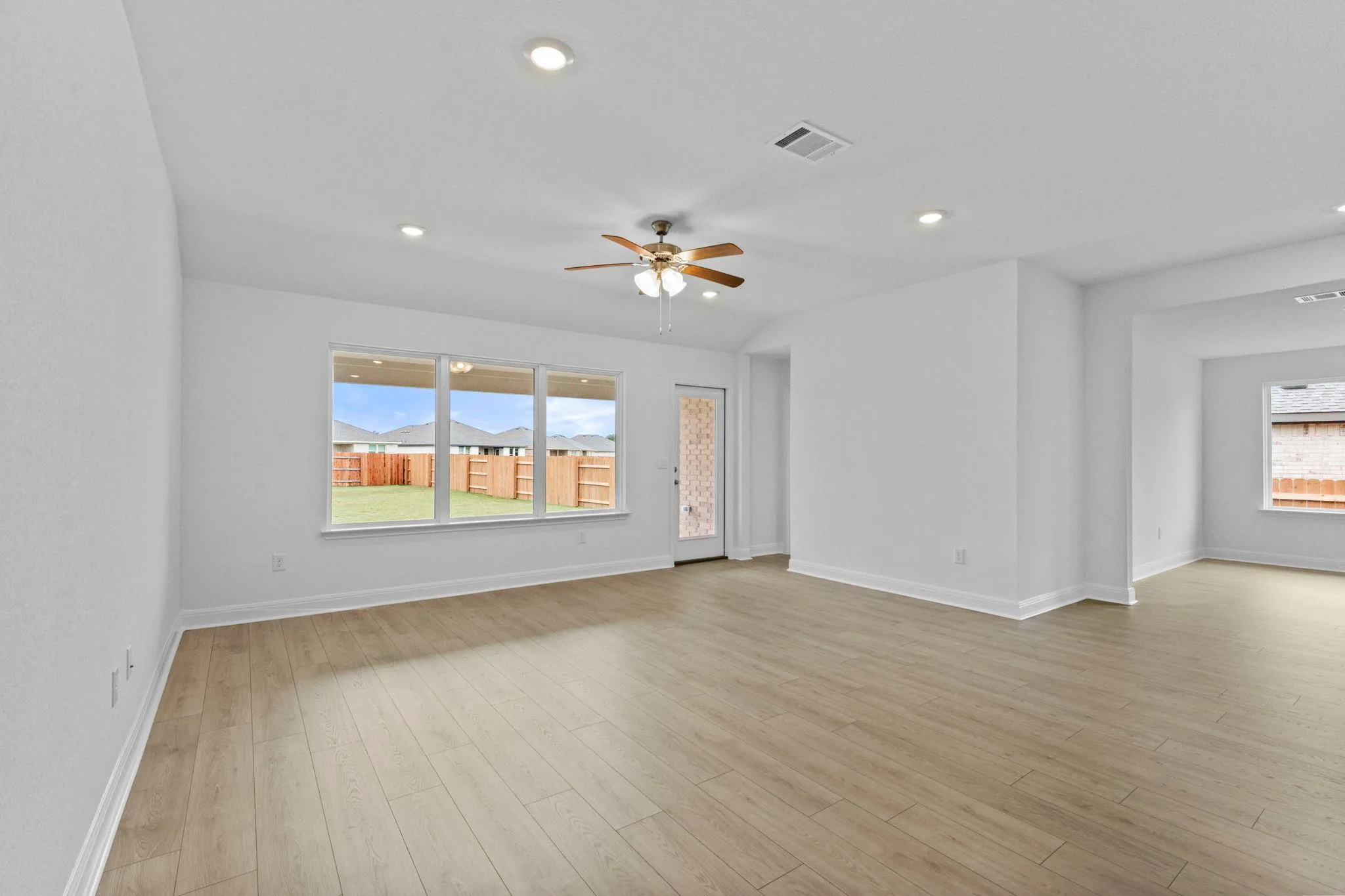 Photo 5 of 252 RIVERS EDGE DR