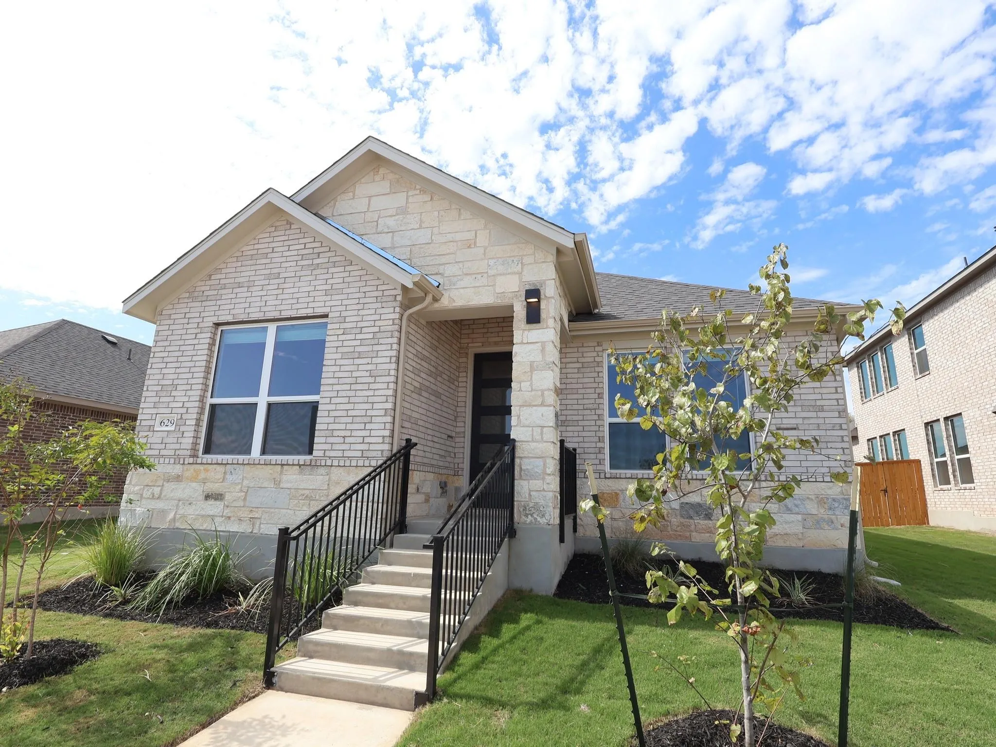 Photo of 629 CLARISSA ST, Buda, TX, 78610