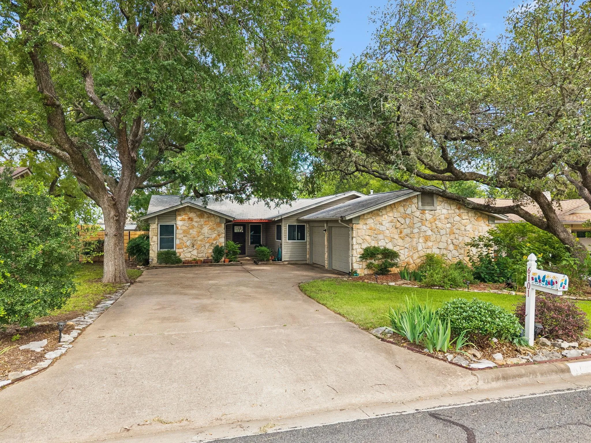 Photo of 6101 SUN VISTA DR, Austin, TX, 78749