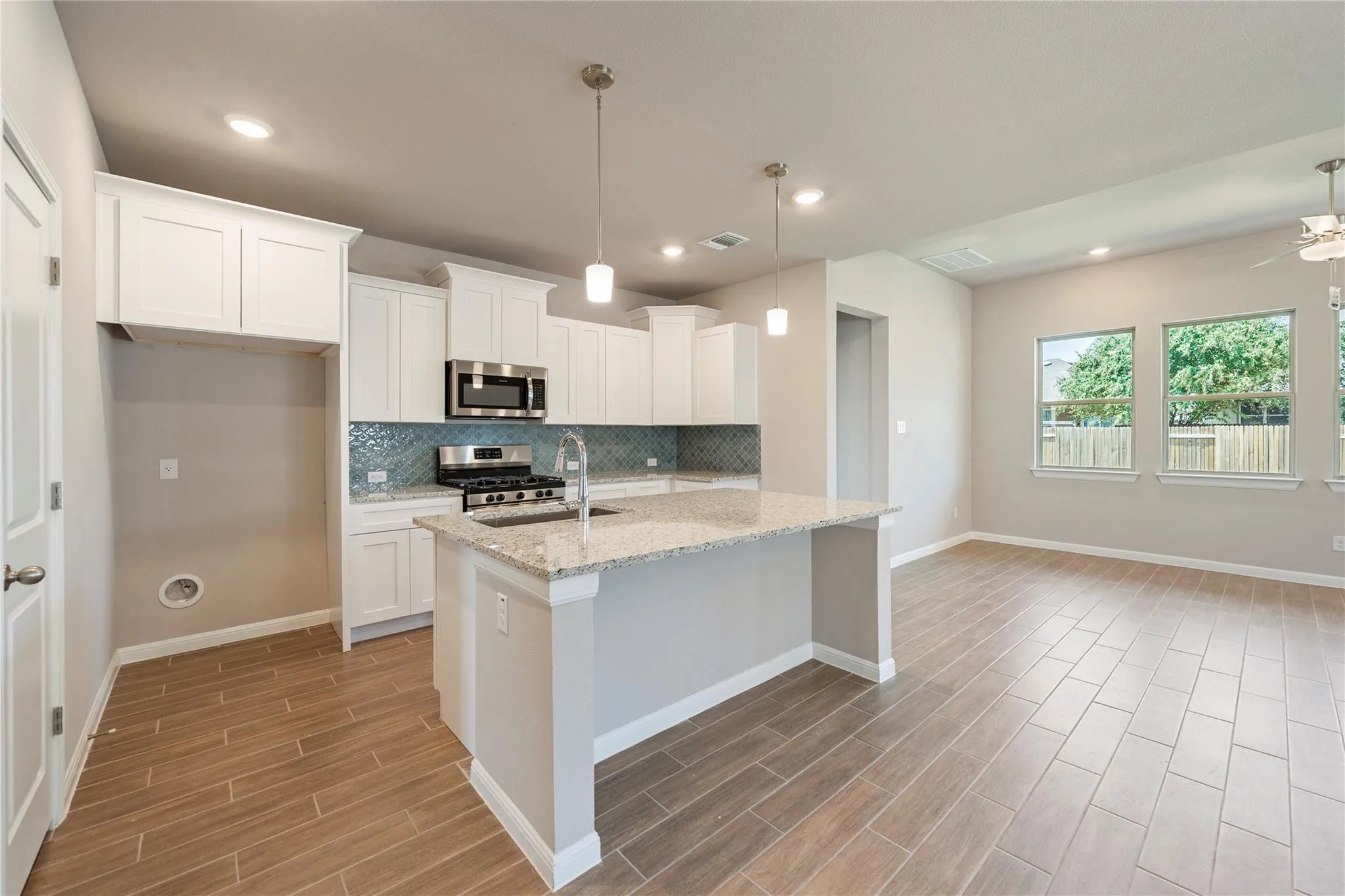Photo 5 of 128 COMET POINTE DR