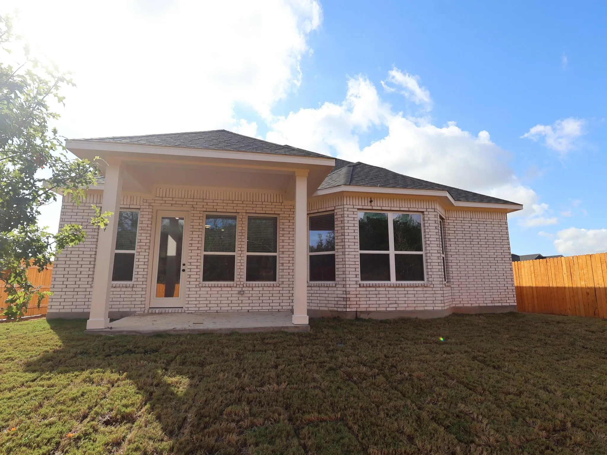 Photo 4 of 296 CHAMP AVE