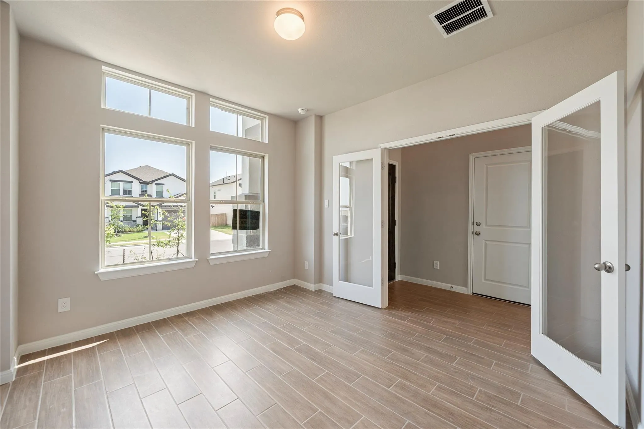 Photo 5 of 145 COMET POINTE DR