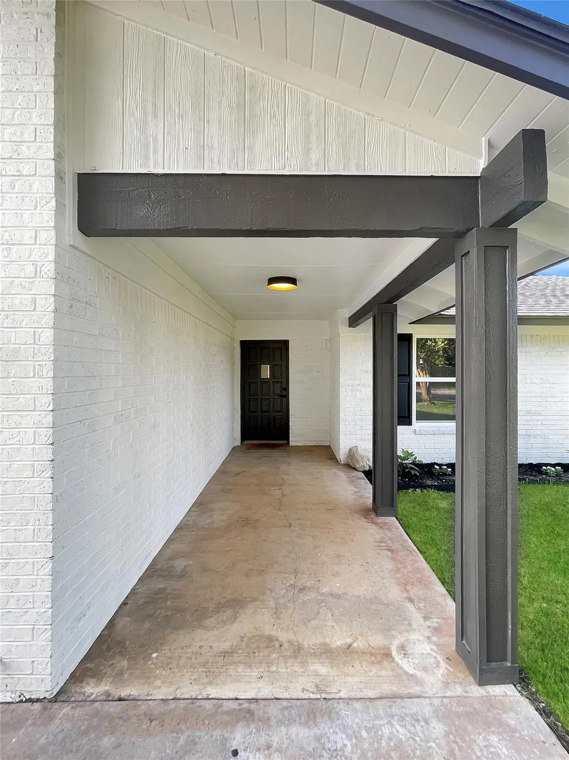 Photo 4 of 313 GOLDEN OAKS DR