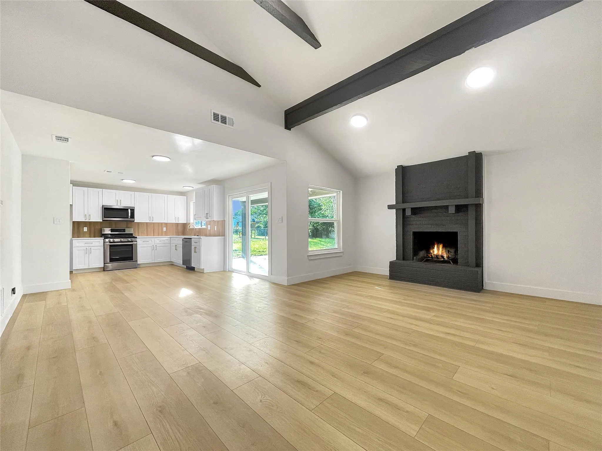 Photo 5 of 313 GOLDEN OAKS DR