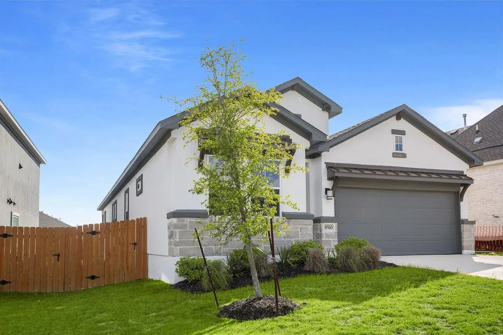 Photo 4 of 8521 PINE MUHLY DR
