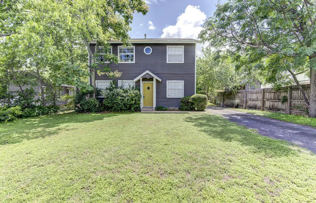 Photo 2 of 907 TAULBEE LN