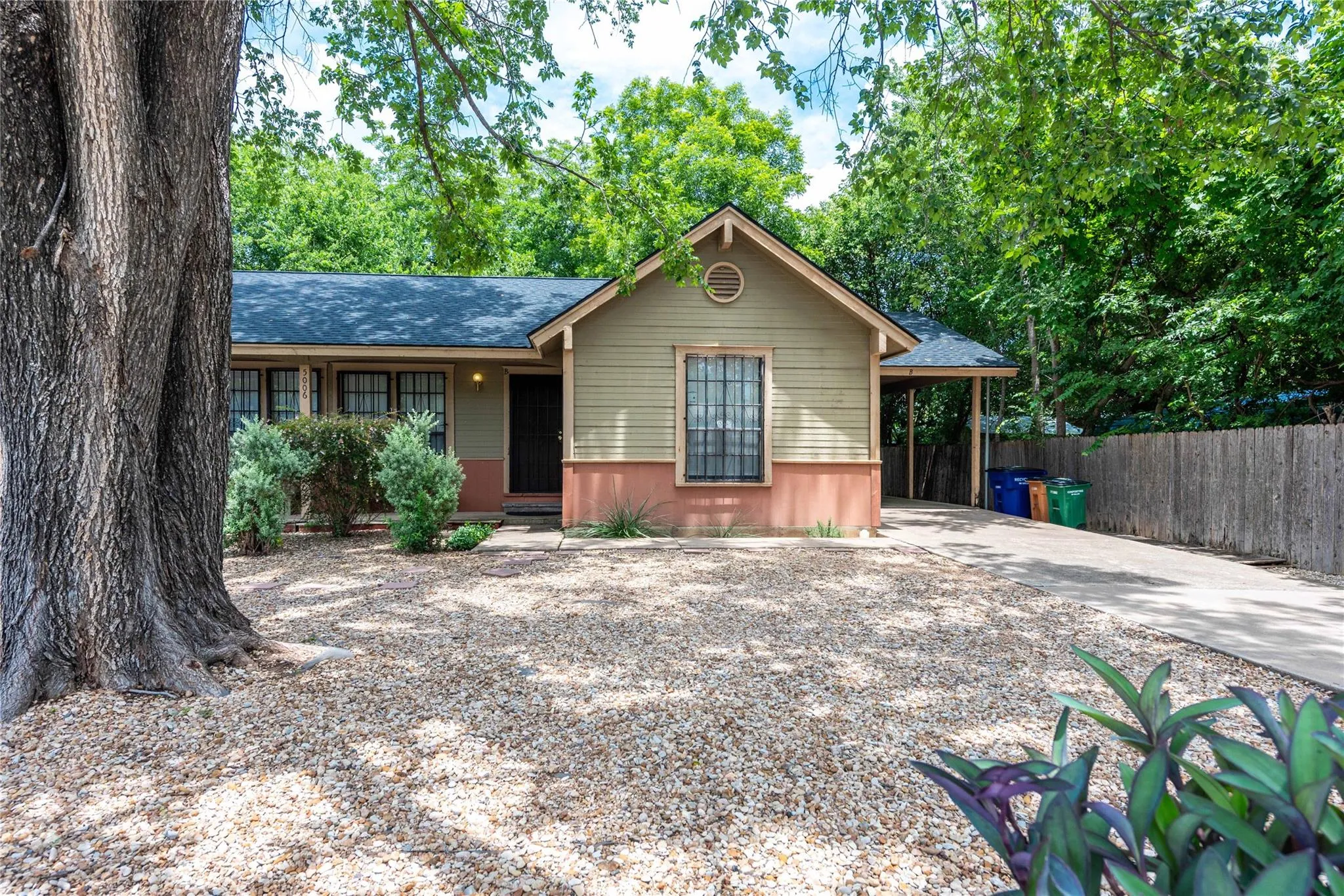 Photo of 5006 SARA DR, Austin, TX, 78721