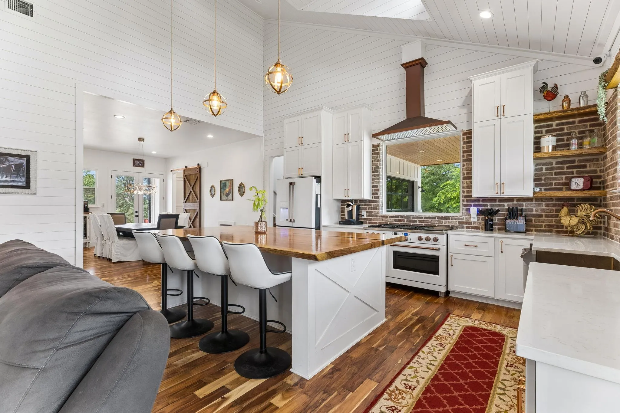 Photo 5 of 143 W TANGLEBRIAR CT