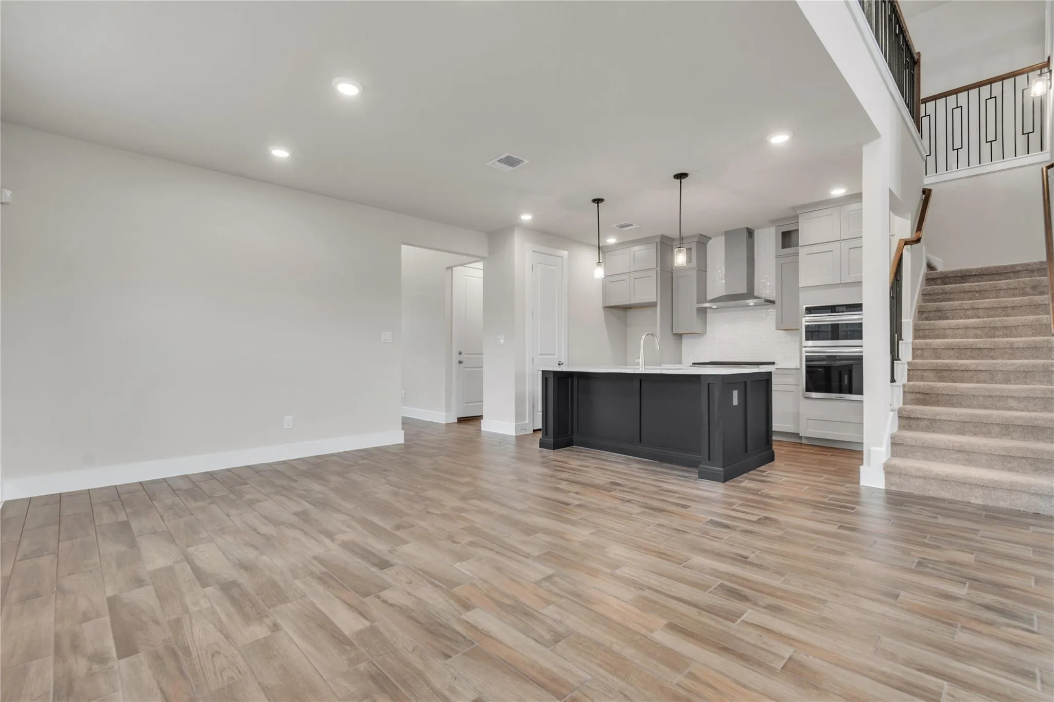 Photo 4 of 8505 PINE MUHLY DR
