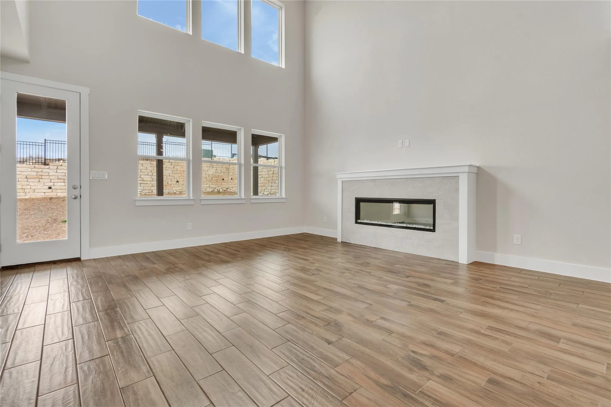 Photo 2 of 8505 PINE MUHLY DR