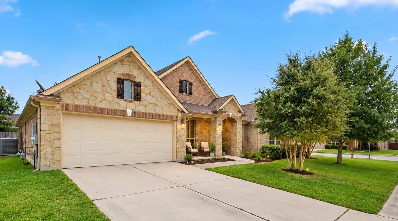 Photo 2 of 20101 CHAYTON CIR