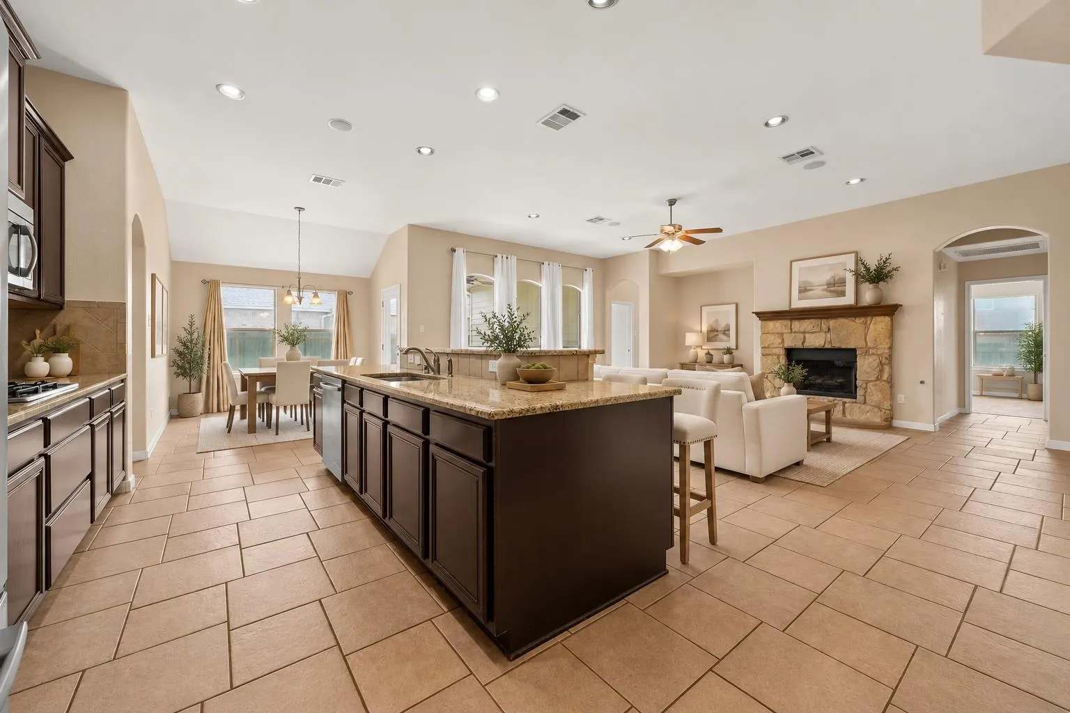 Photo 4 of 20101 CHAYTON CIR