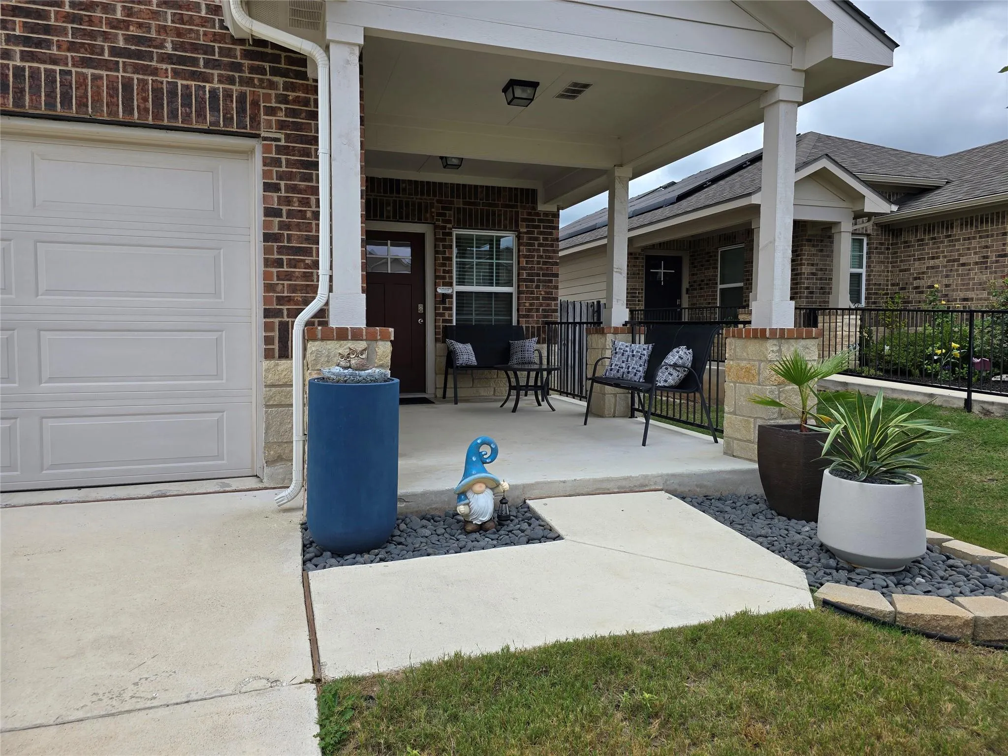 Photo 3 of 212 YOAKUM ST