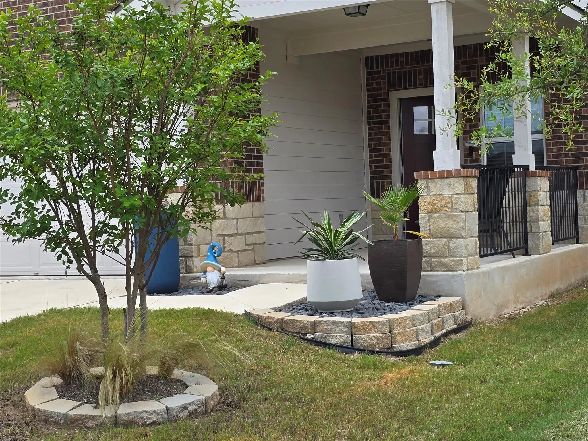 Photo 4 of 212 YOAKUM ST