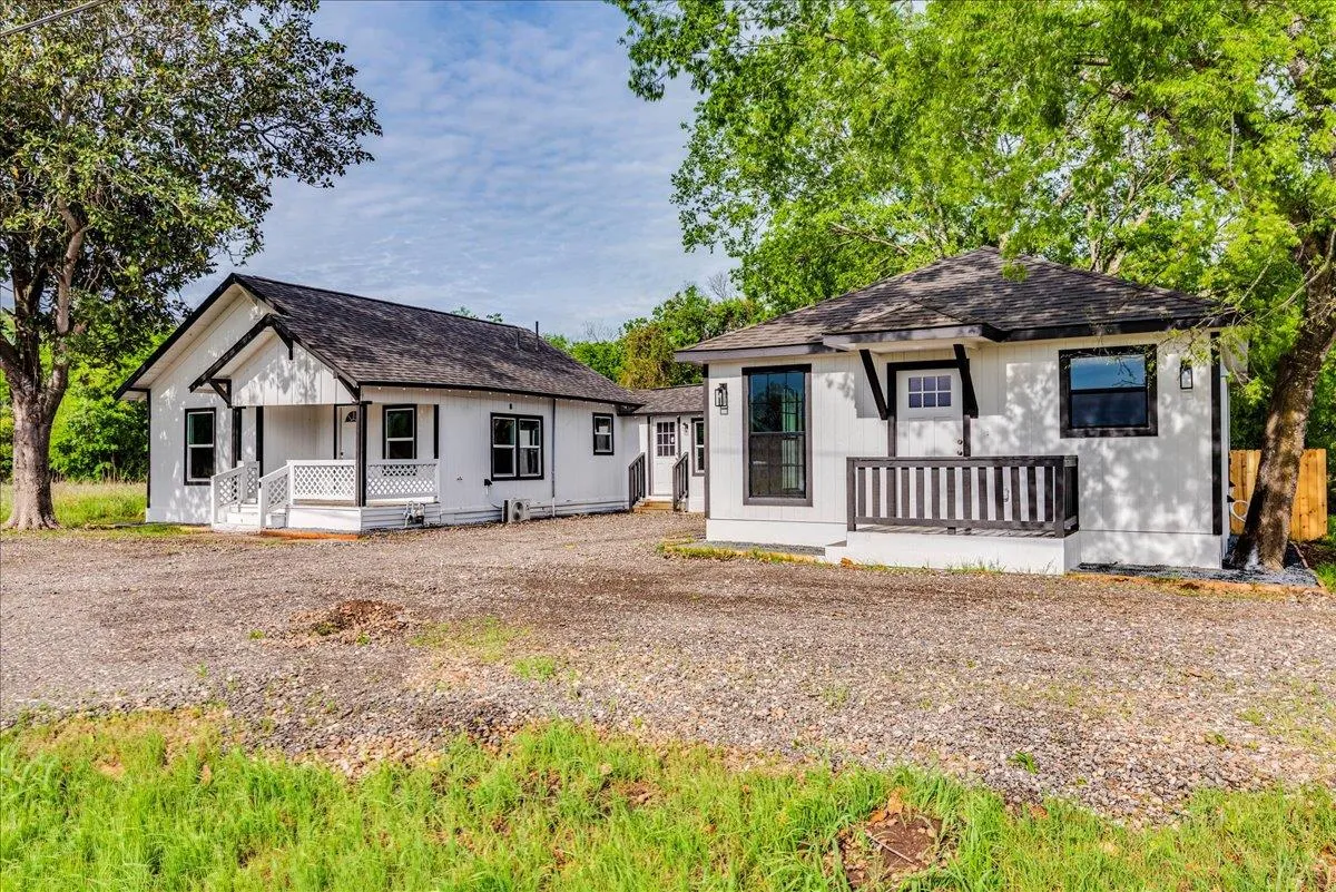 Photo of 112 GAZLEY ST, Smithville, TX, 78957