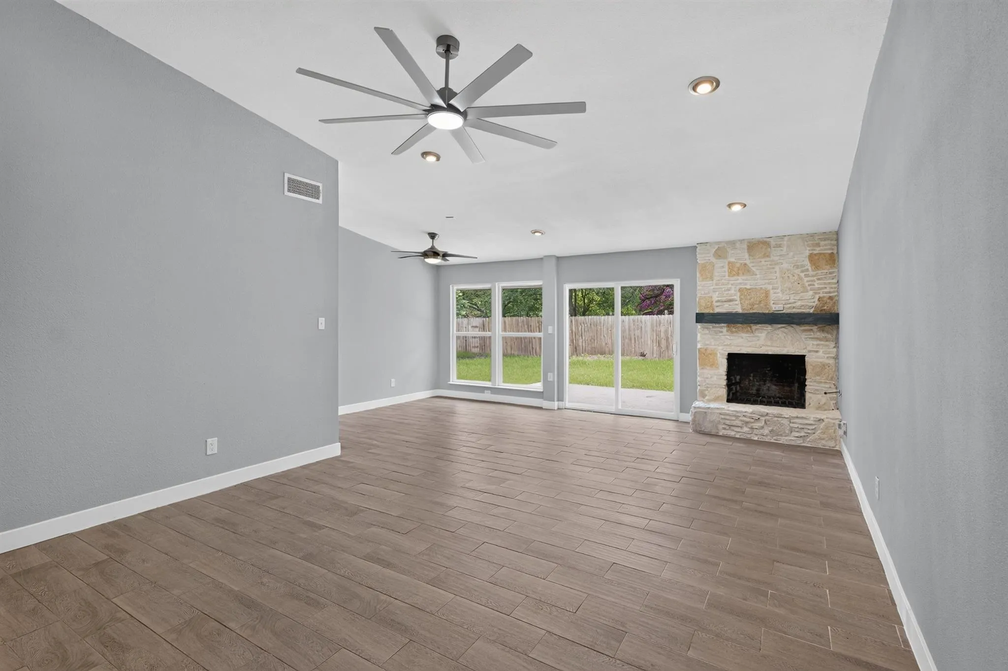 Photo 3 of 4600 CEDARGROVE DR