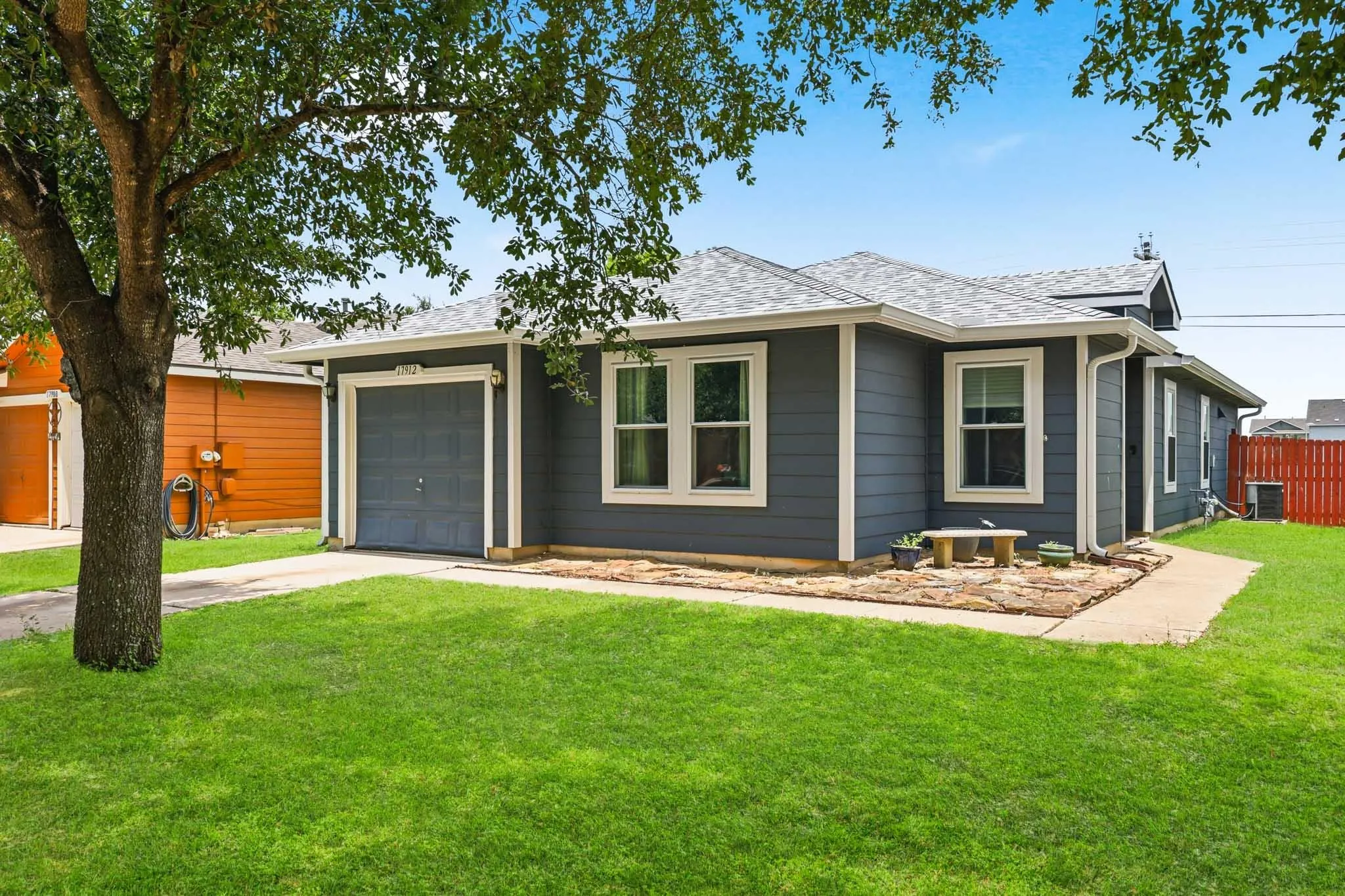 Photo of 17912 HONEY LOCUST LN, Elgin, TX, 78621