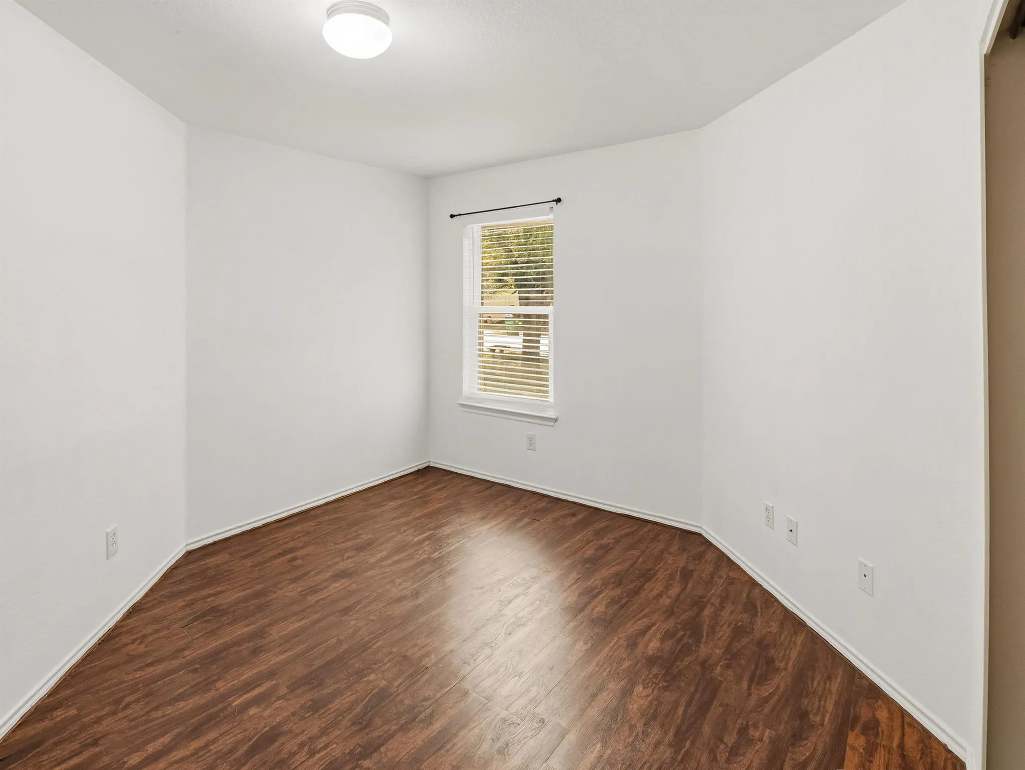 Photo 4 of 17912 HONEY LOCUST LN