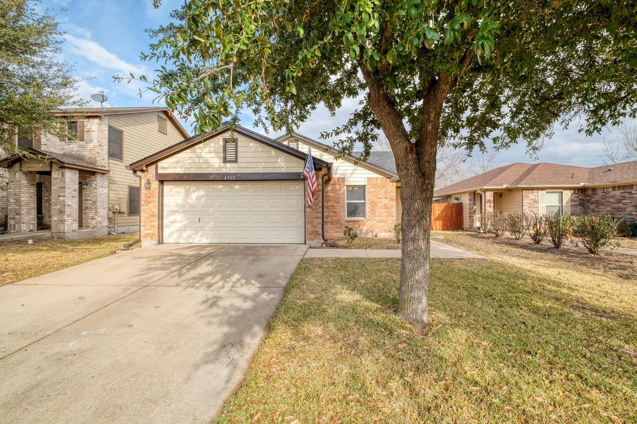 Photo of 4302 KINGS CANYON DR, Taylor, TX, 76574