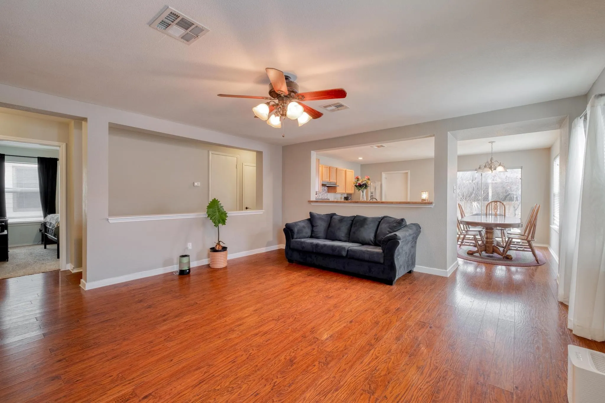 Photo 5 of 4302 KINGS CANYON DR