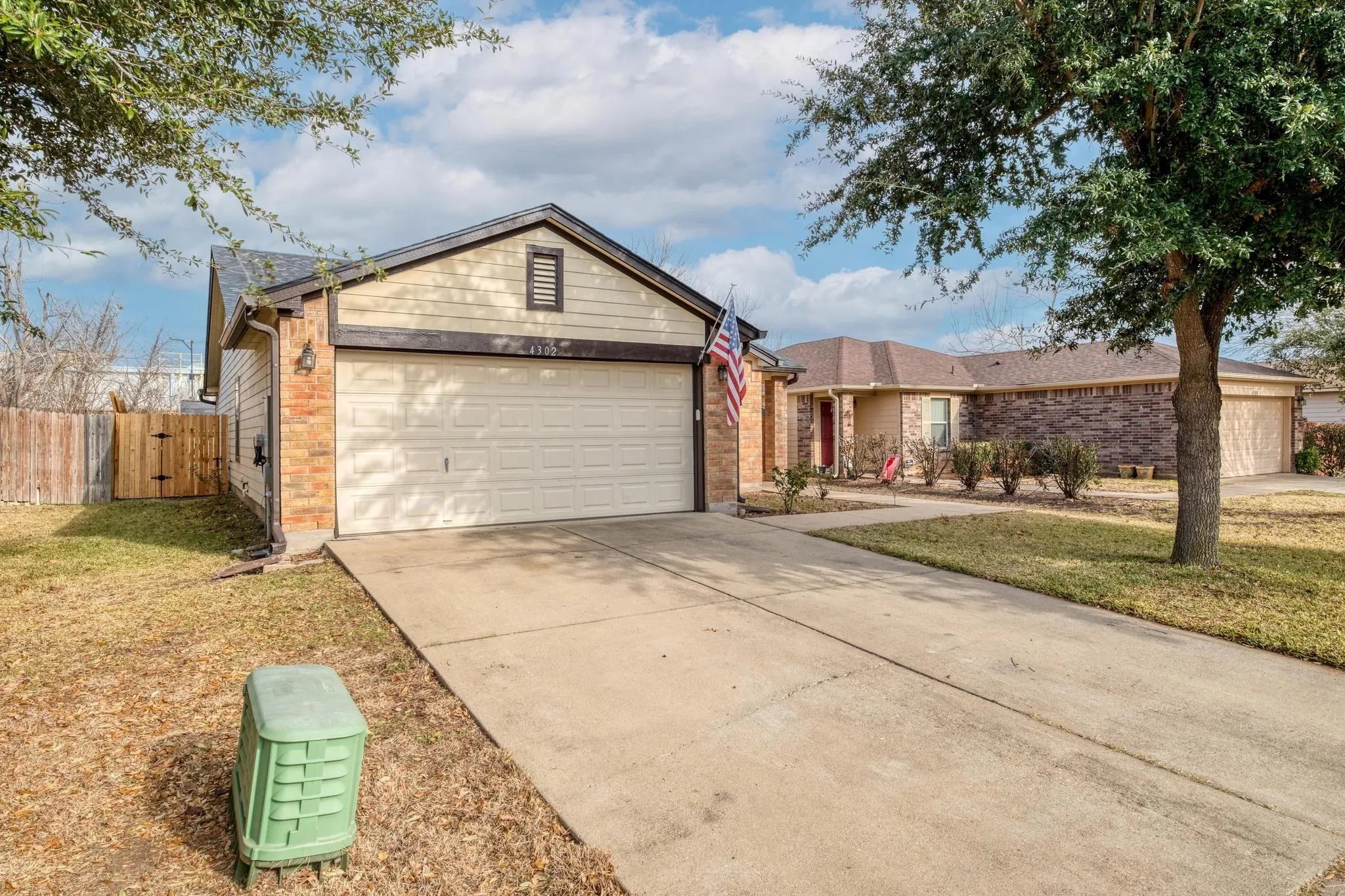 Photo 3 of 4302 KINGS CANYON DR