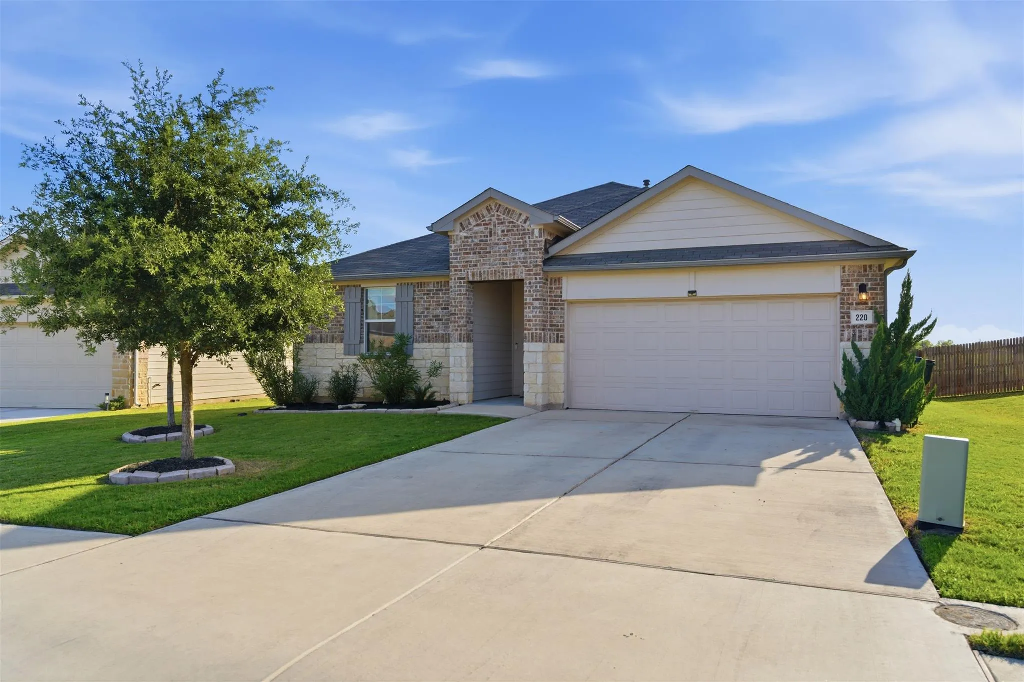 Photo 3 of 220 APACHE PLUM DR