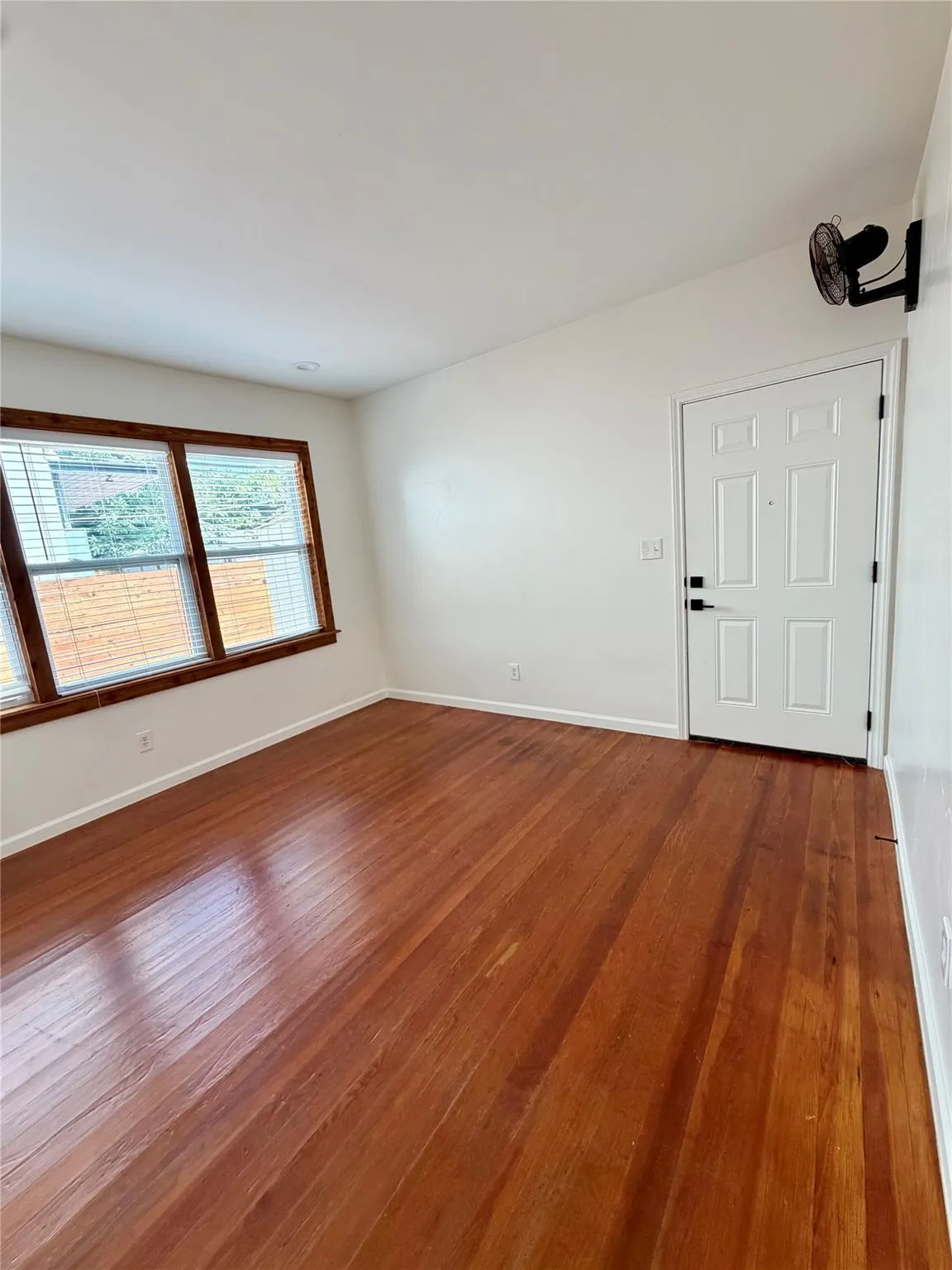 Photo 5 of 2513 E CESAR CHAVEZ ST