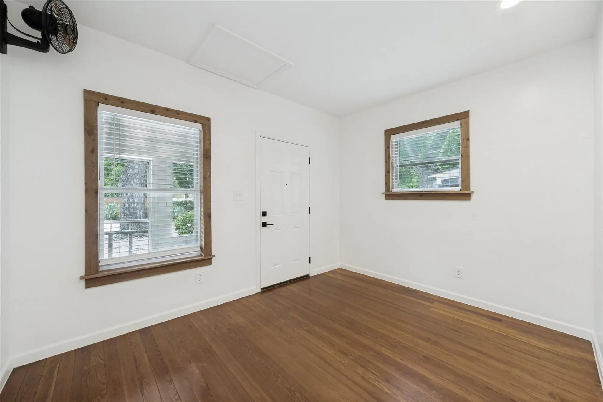 Photo 3 of 2513 E CESAR CHAVEZ ST