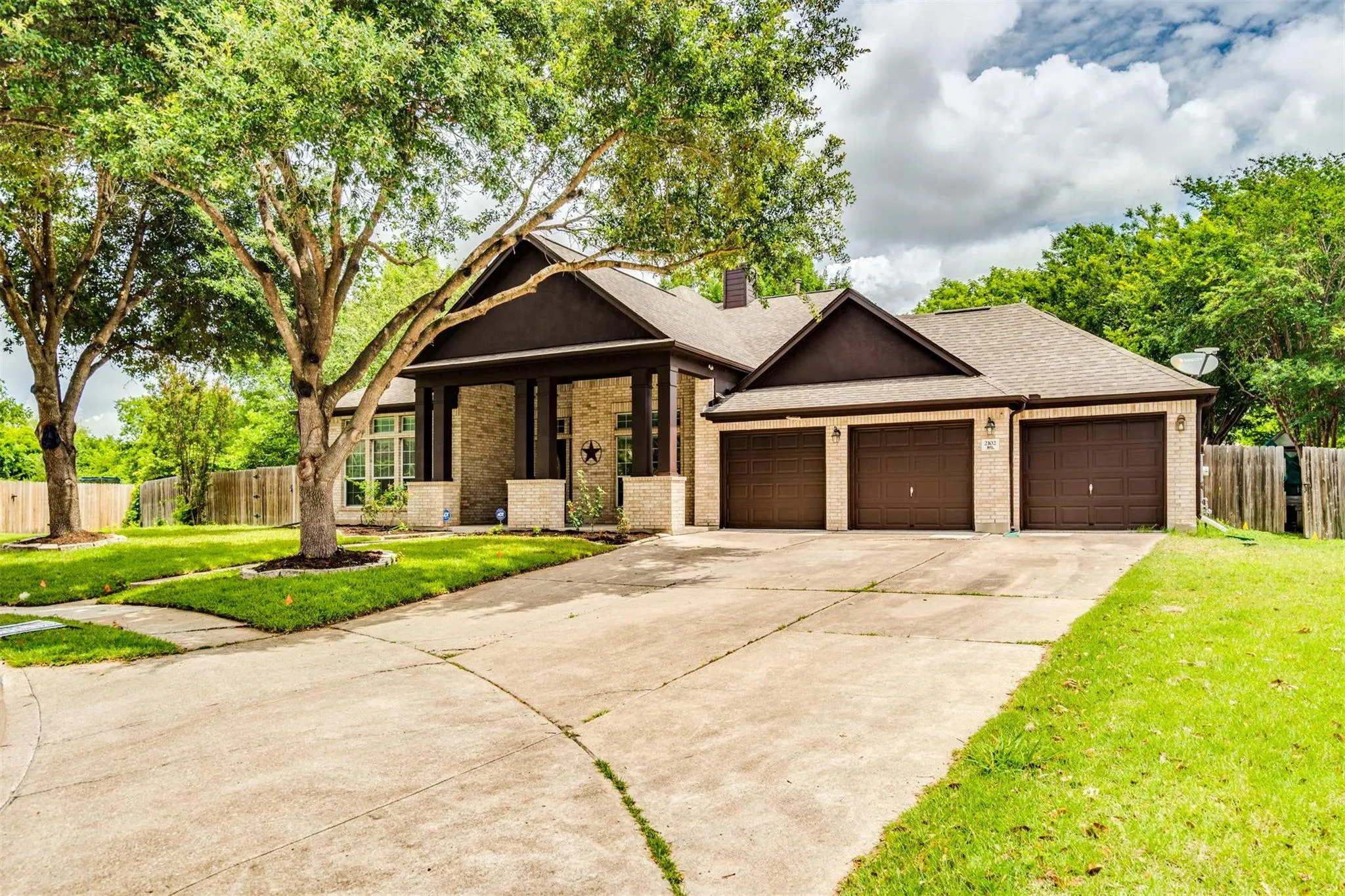 Photo 2 of 2102 CHINCHO DR