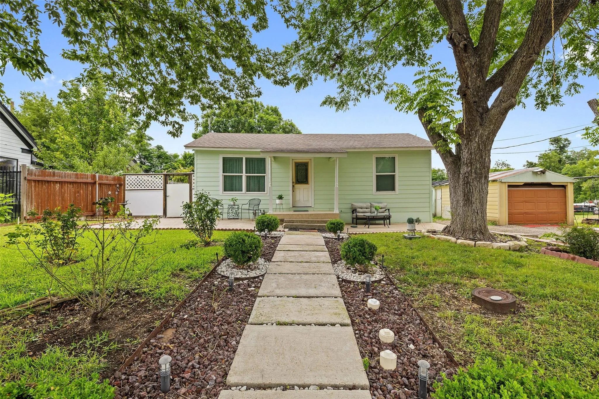 Photo of 718 KIMBRO ST, Taylor, TX, 76574
