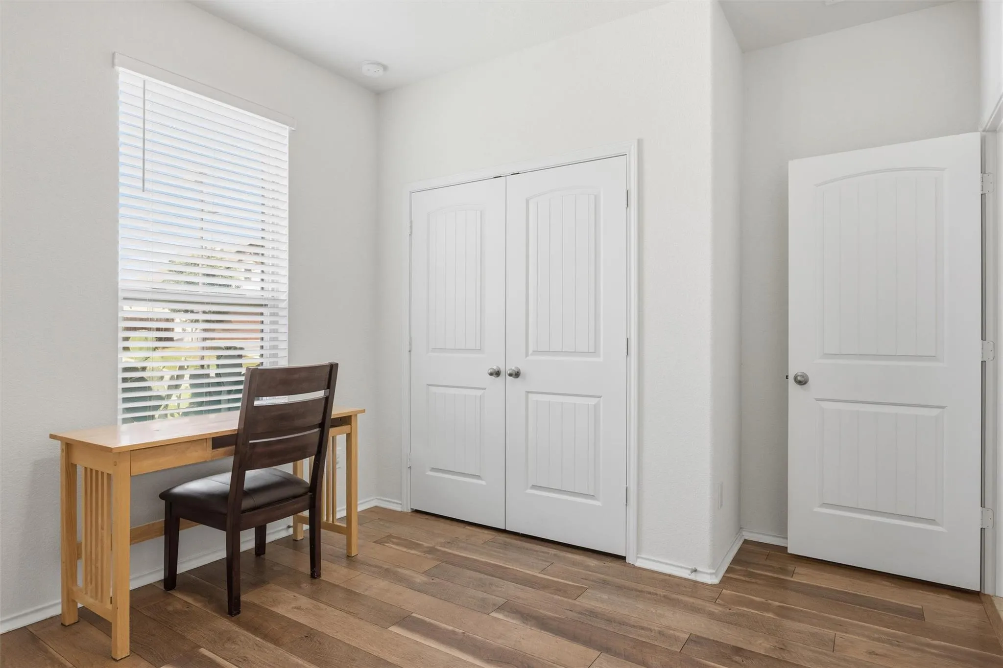 Photo 5 of 16616 BROGAN LN