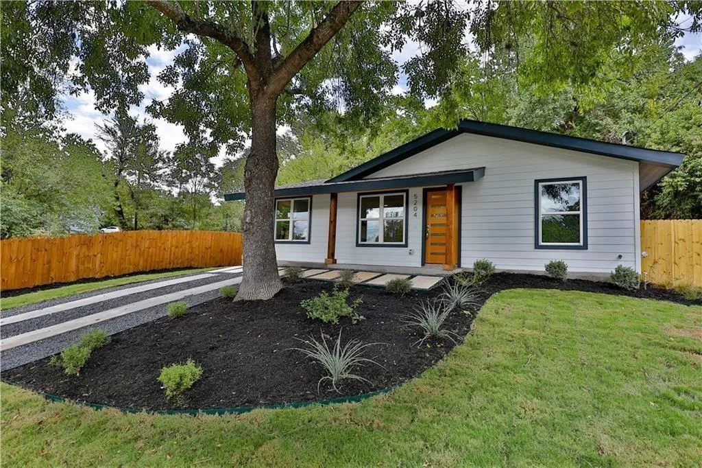 Photo 2 of 5204 LEDESMA RD