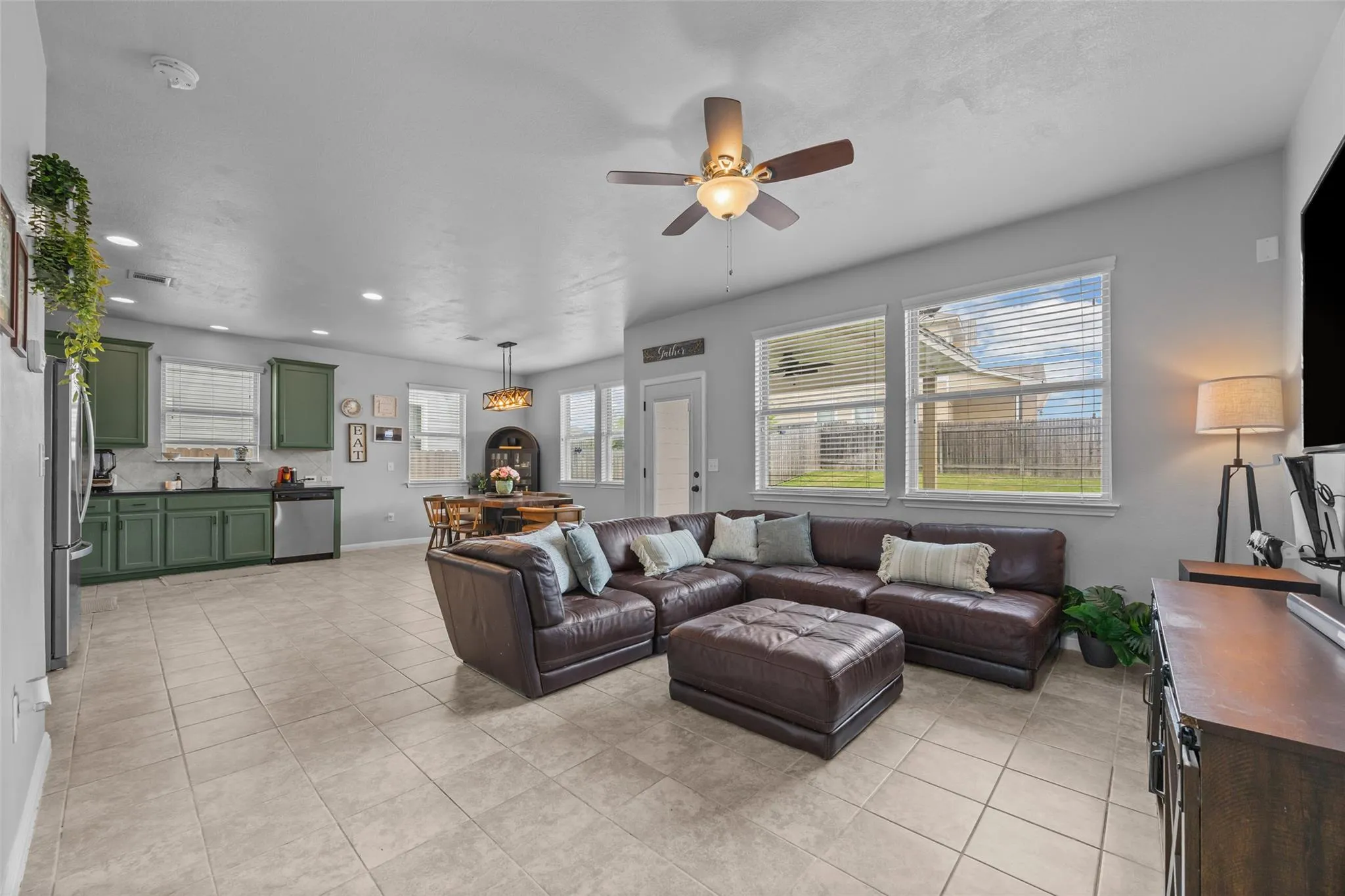 Photo 5 of 230 EAGLE BROOK LN