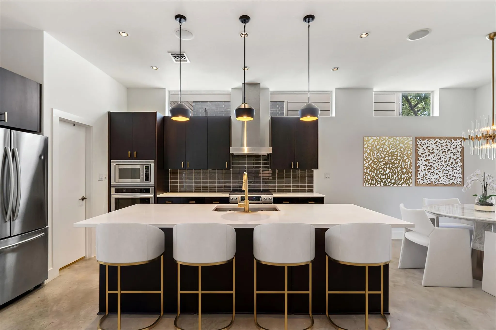 Photo 2 of 2105 GOODRICH AVE #2
