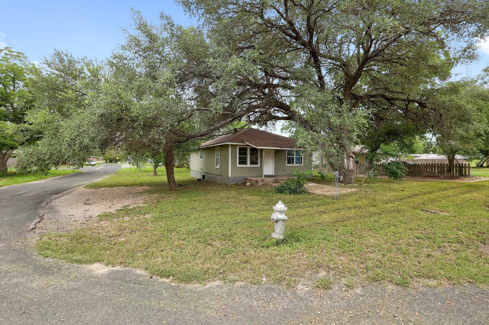 Photo 3 of 3007 MICHOACAN DR