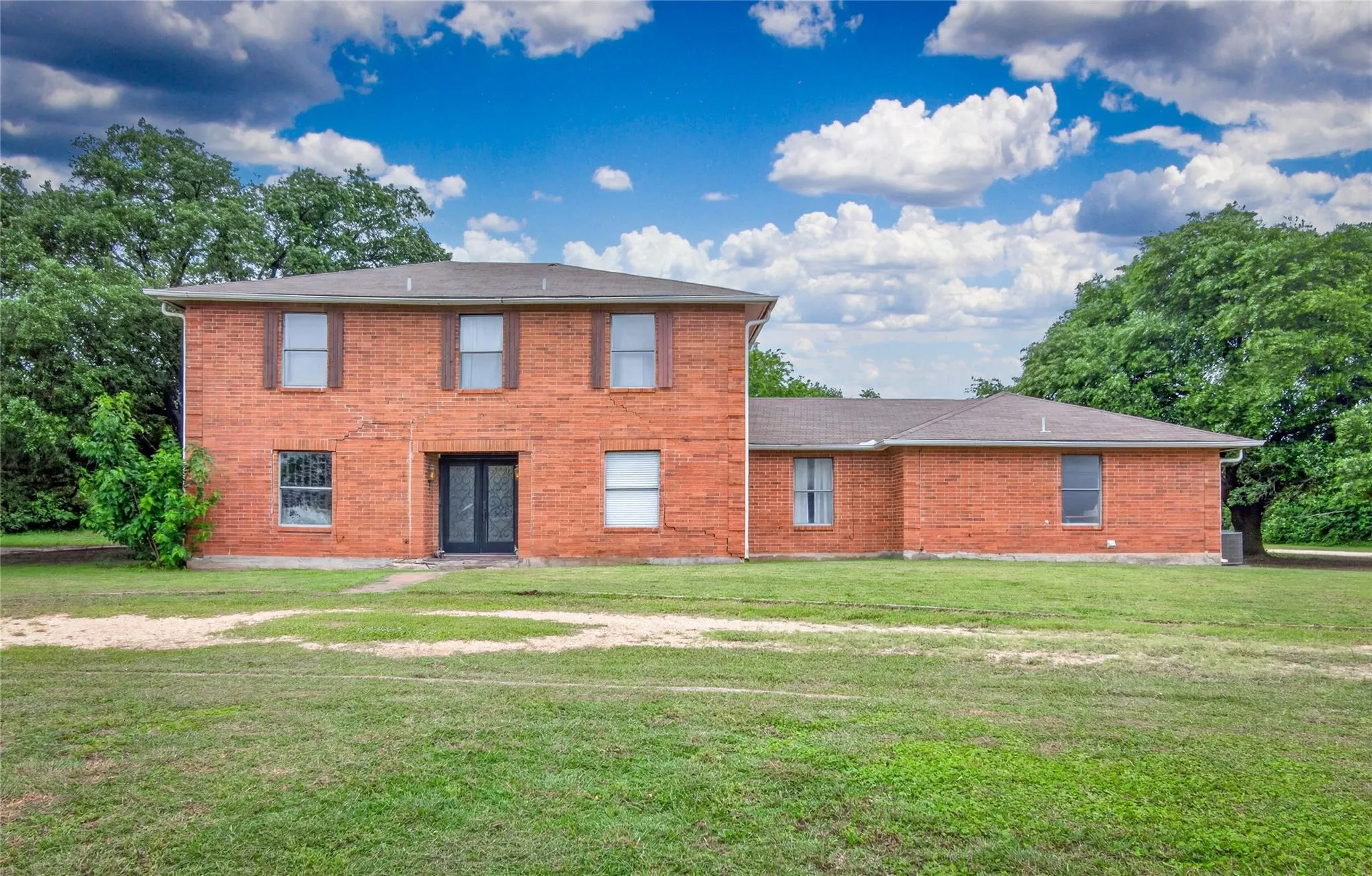 Photo of 1405 SOUTHWOOD HILLS DR, Taylor, TX, 76574